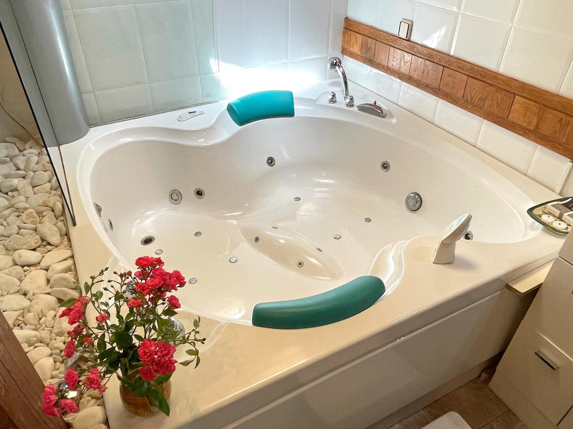 Hotel Peruskenea Jaunsaras Zewnętrze zdjęcie