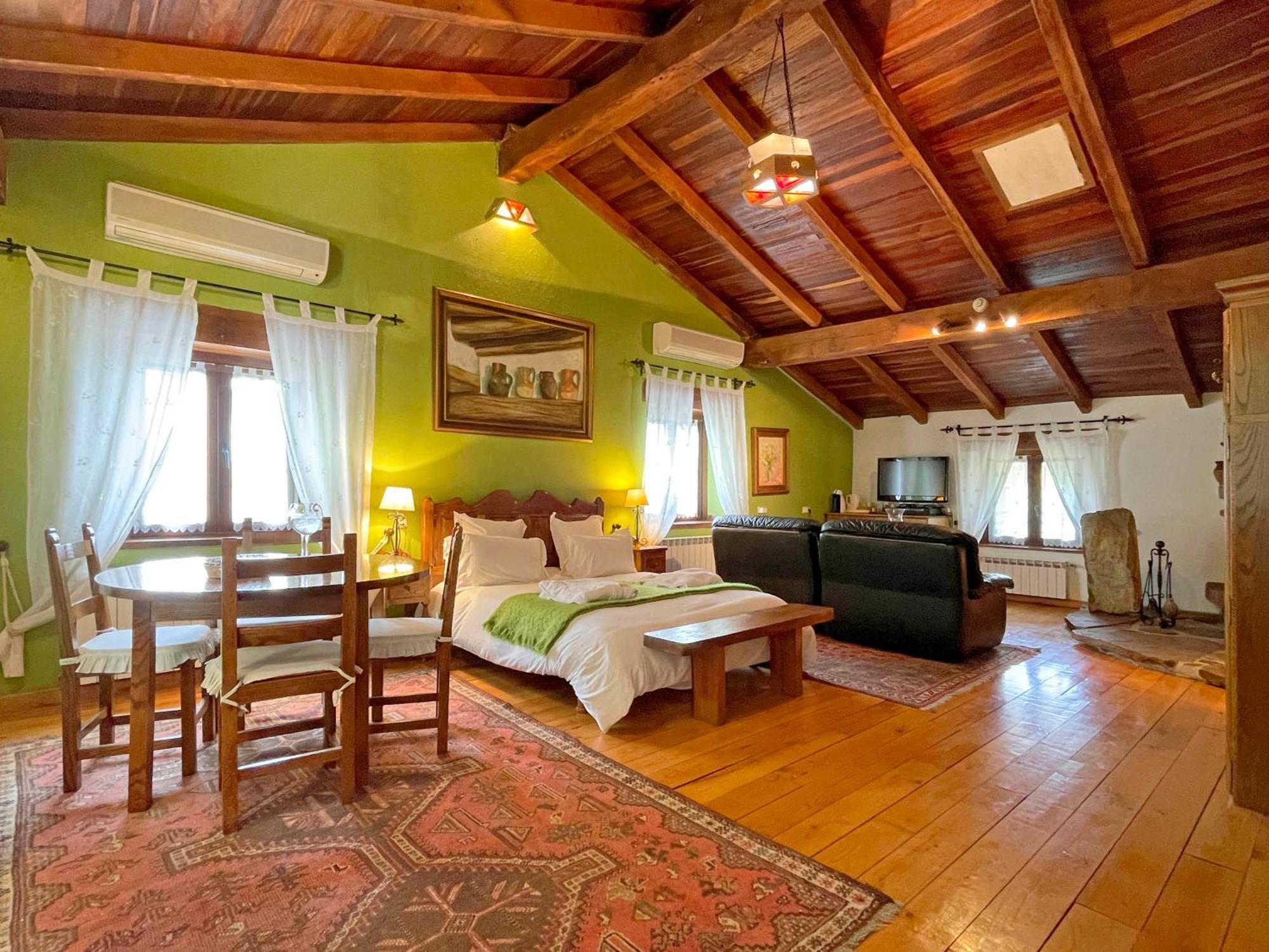 Hotel Peruskenea Jaunsaras Zewnętrze zdjęcie